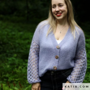 maglione realizzato con filato katia silky mohair azzurro